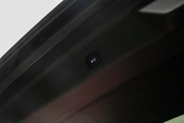 Used 2021 Chevrolet Tahoe Z71 image 18