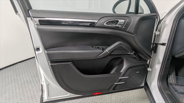 Used 2014 Porsche Cayenne Platinum Edition AWD/4WD image 11
