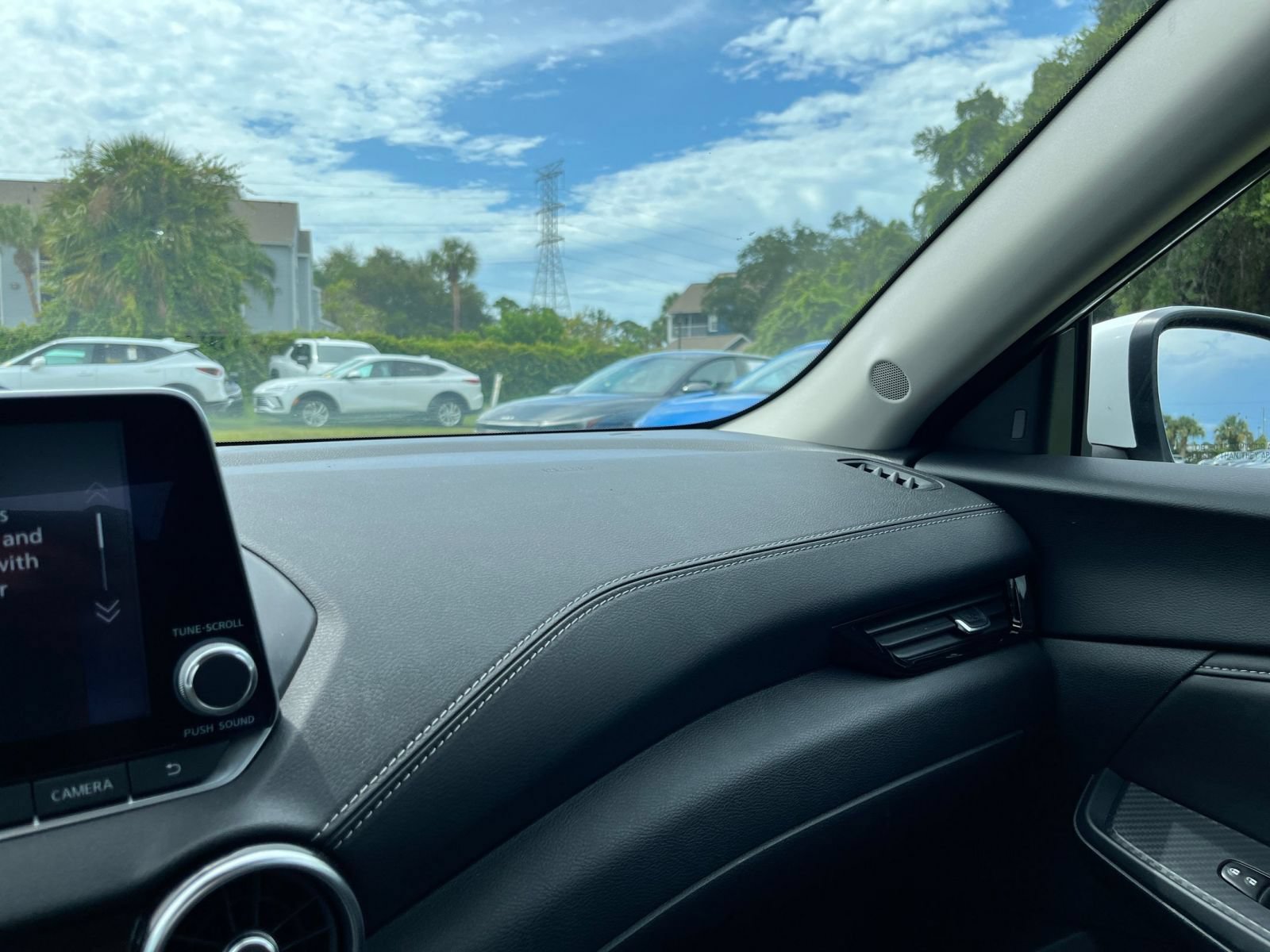 Used 2025 Nissan Sentra SV FWD image 32
