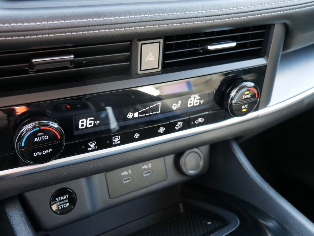 Used 2025 Nissan Rogue SV AWD/4WD image 25