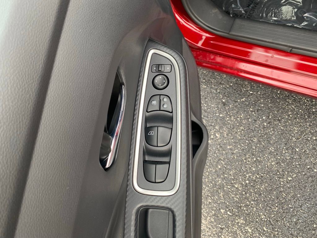 New 2025 Nissan Versa SR w/ Trunk Package image 13