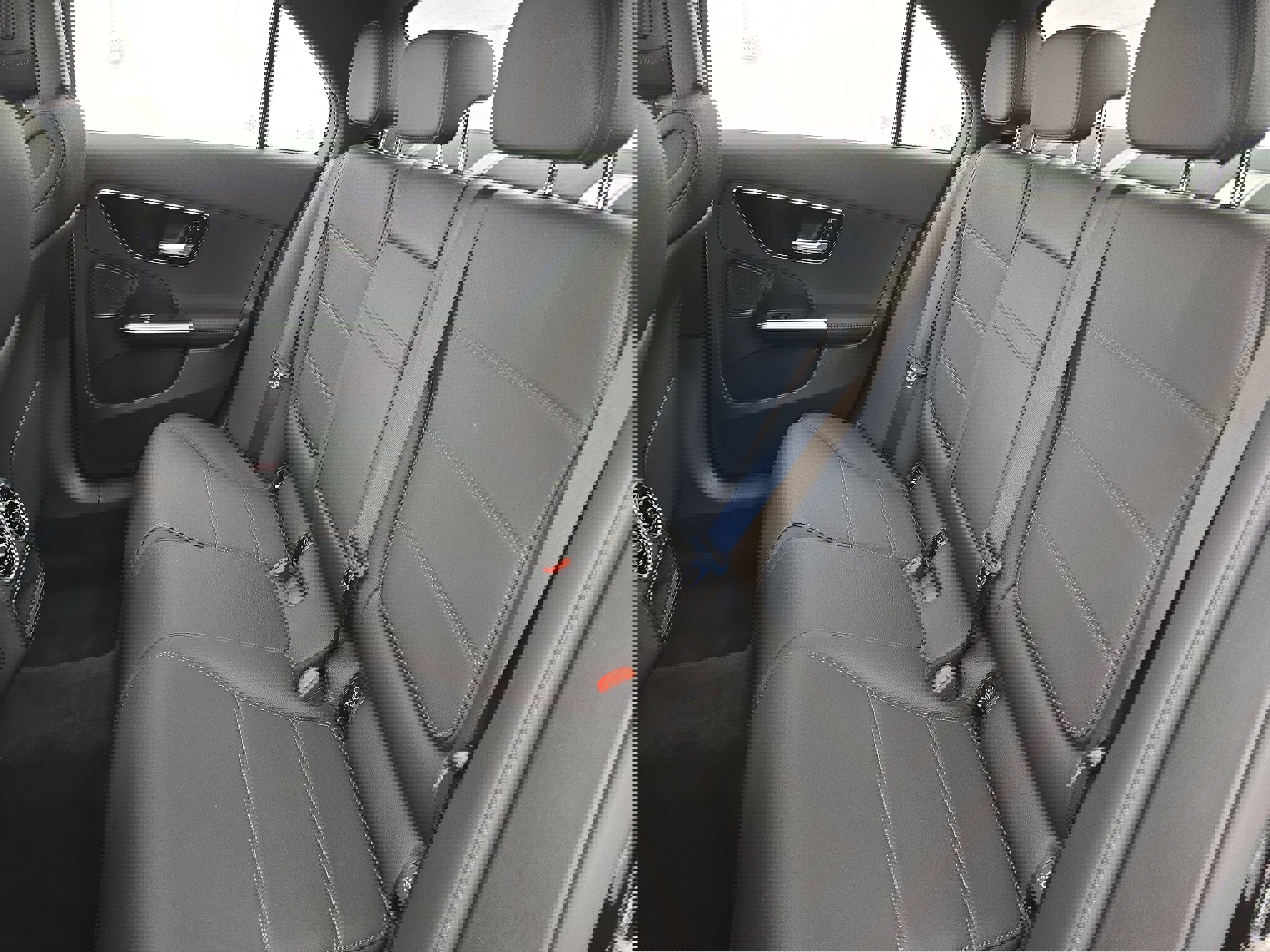 Used 2025 Mercedes-Benz C 300 4MATIC Sedan image 14