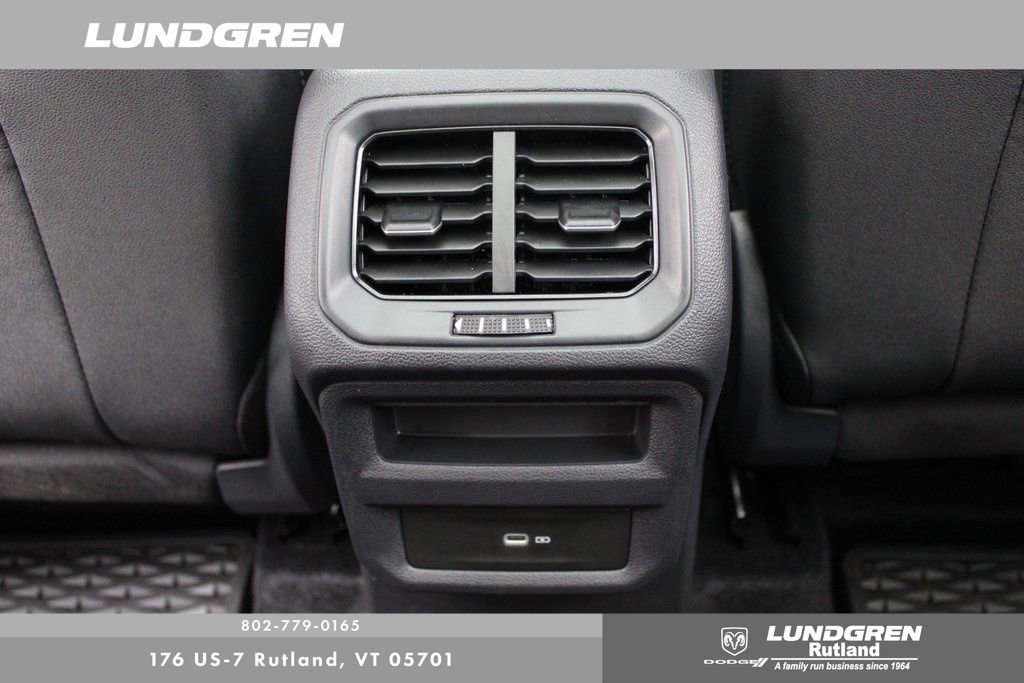 Used 2024 Volkswagen Taos SE w/ Panoramic Sunroof Package image 15