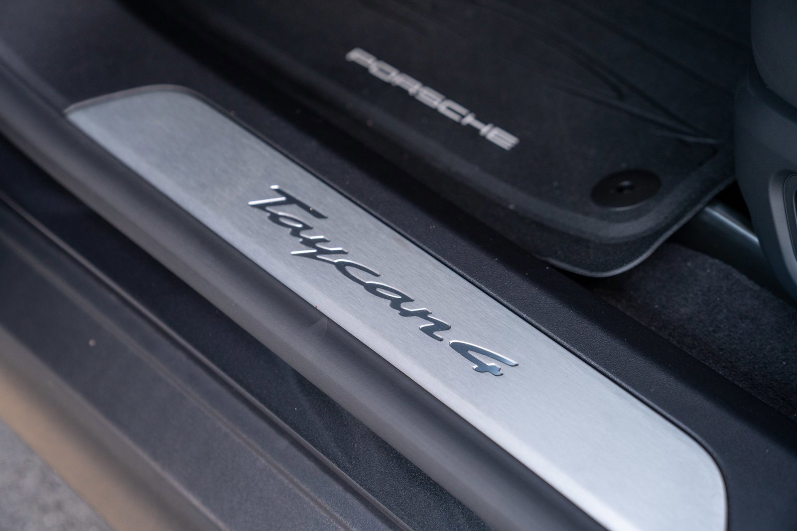 Used 2025 Porsche Taycan image 11