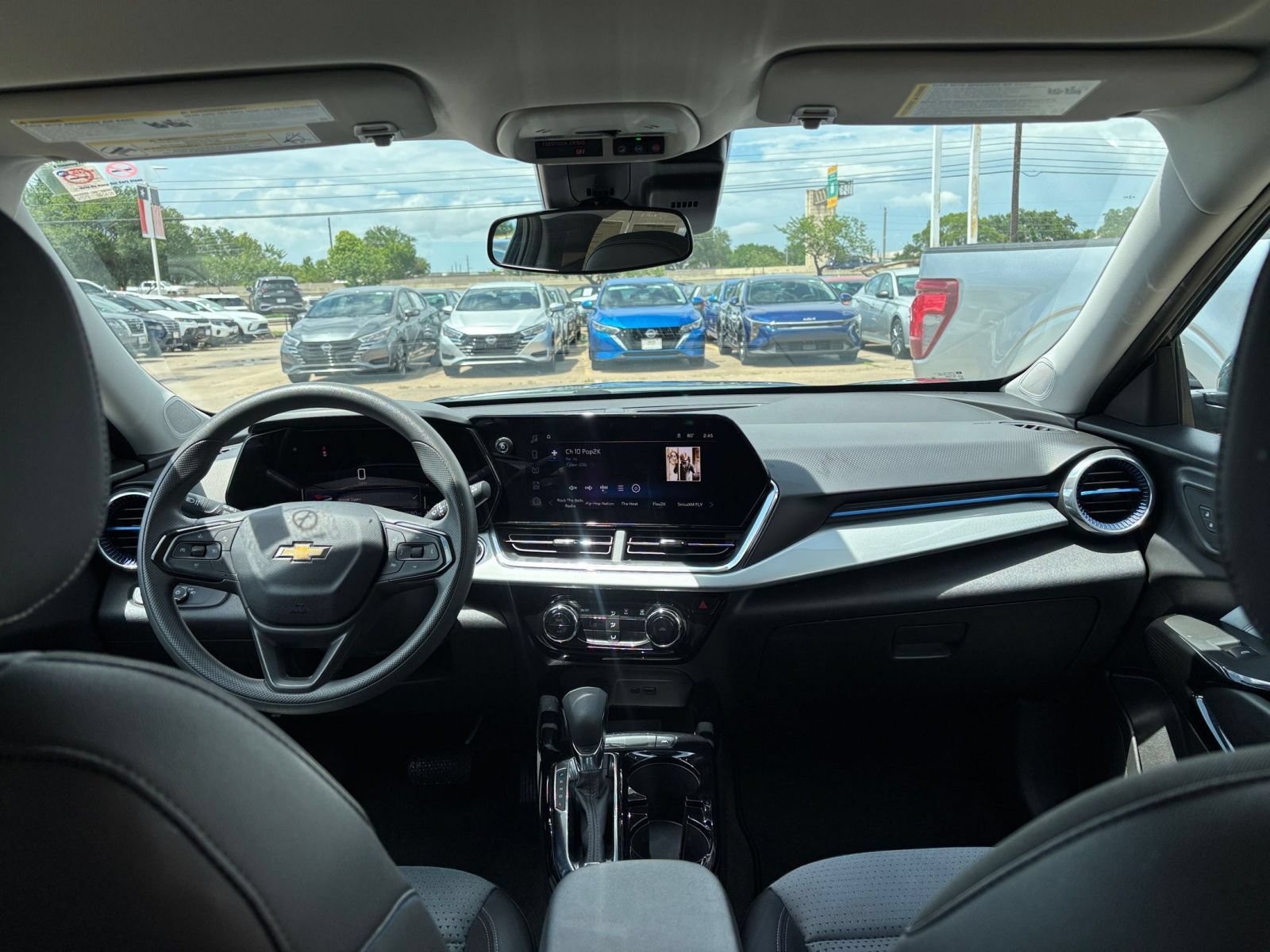 Used 2025 Chevrolet Trax LT FWD image 32