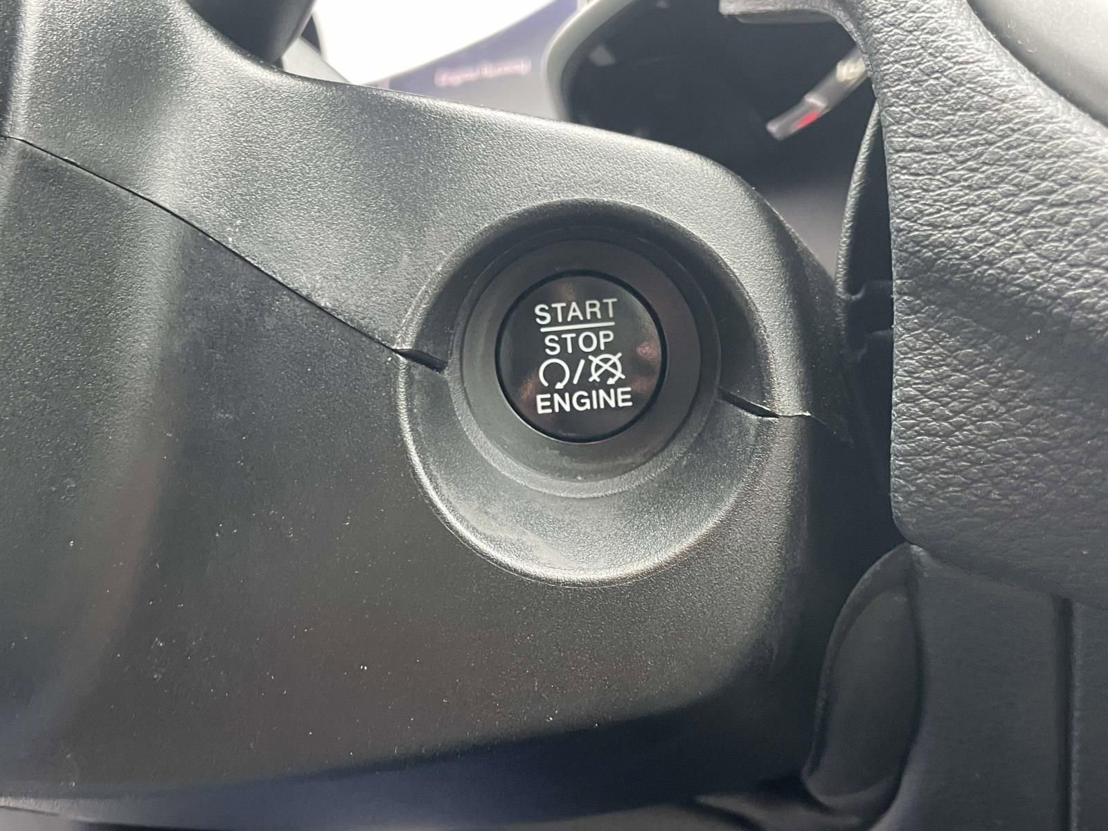 Used 2017 Jeep Compass Latitude w/ Popular Equipment Group AWD/4WD image 23