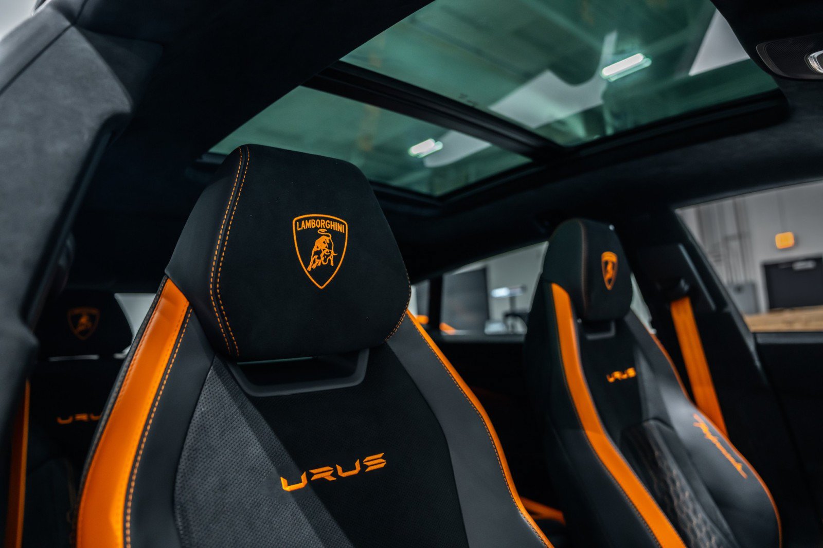 Used 2024 Lamborghini Urus Performante AWD/4WD image 25
