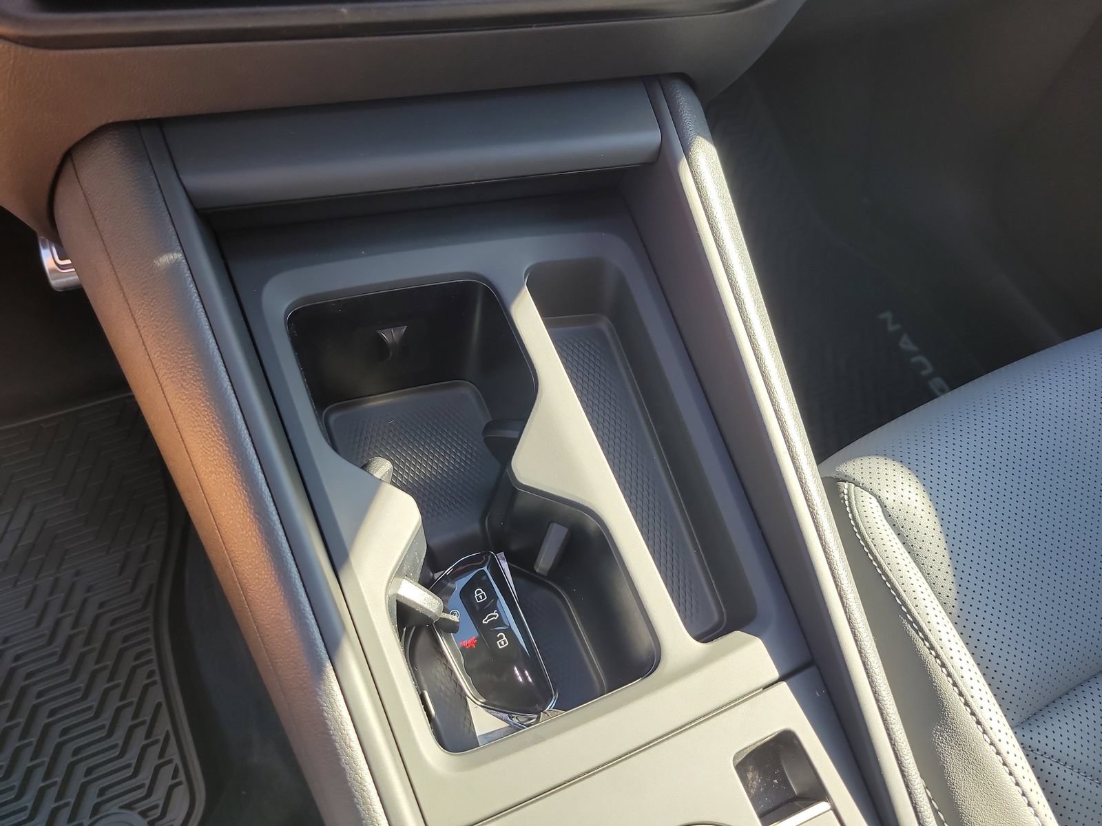 New 2026 Volkswagen Tiguan SE R-Line FWD image 25