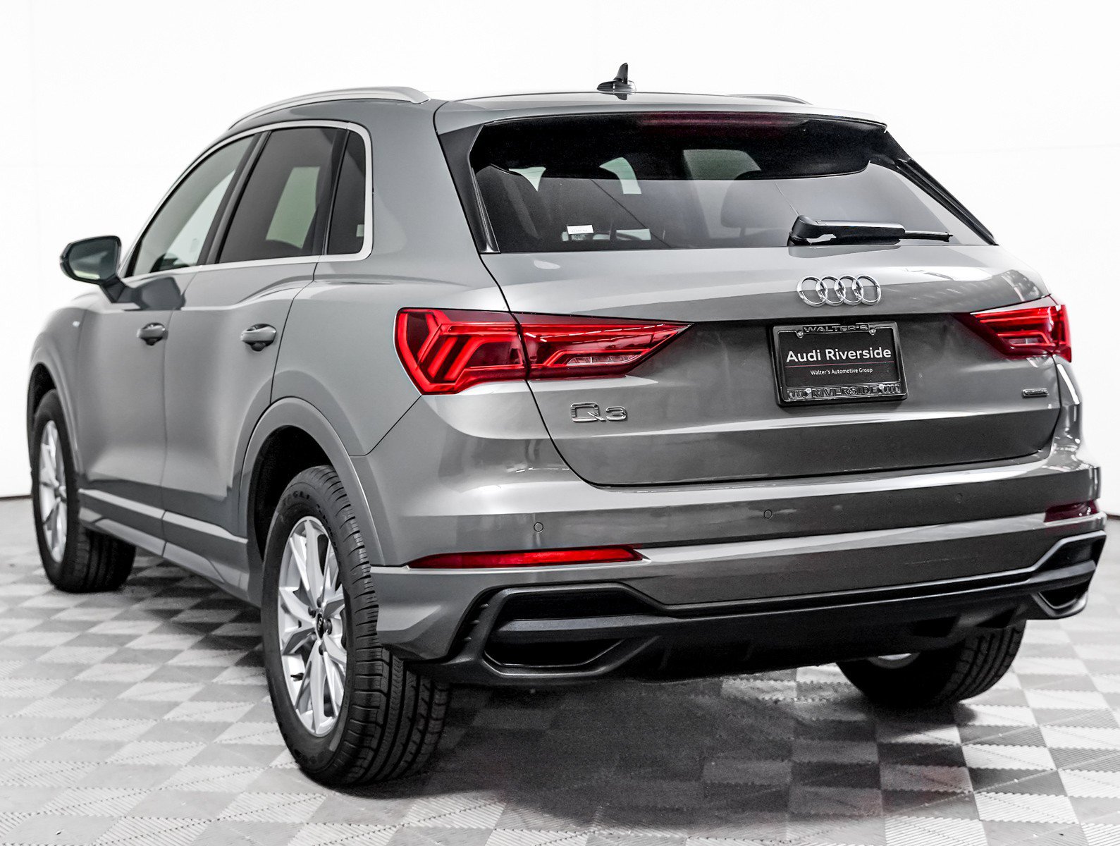 Certified 2024 Audi Q3 2.0T Premium w/ Convenience Package AWD/4WD image 2