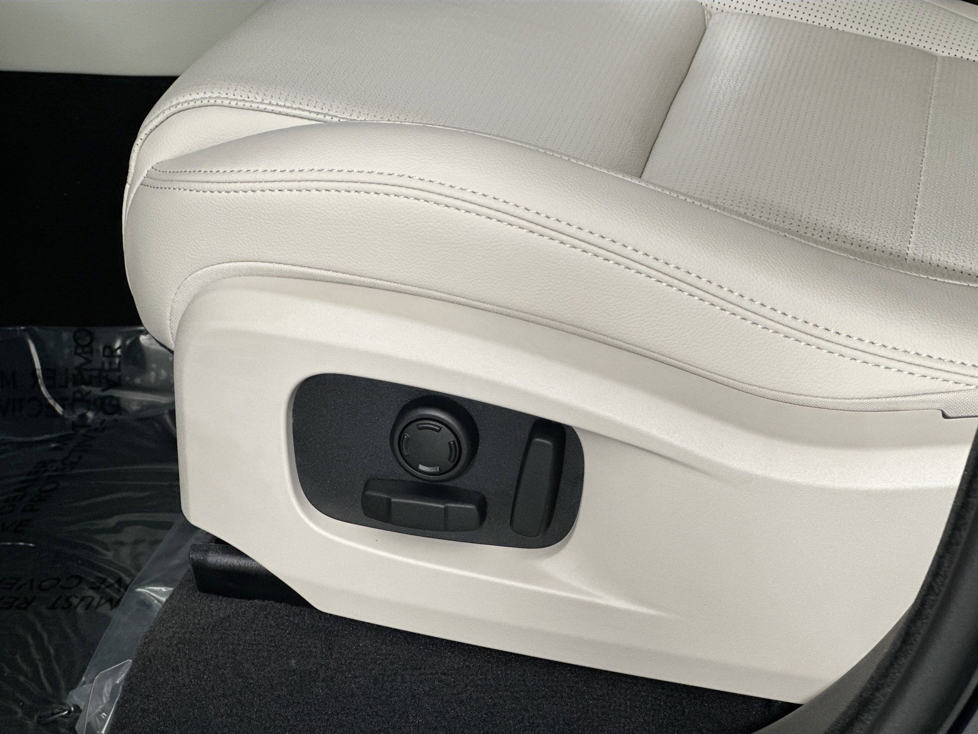Used 2026 Jaguar F-PACE R-Dynamic S image 18
