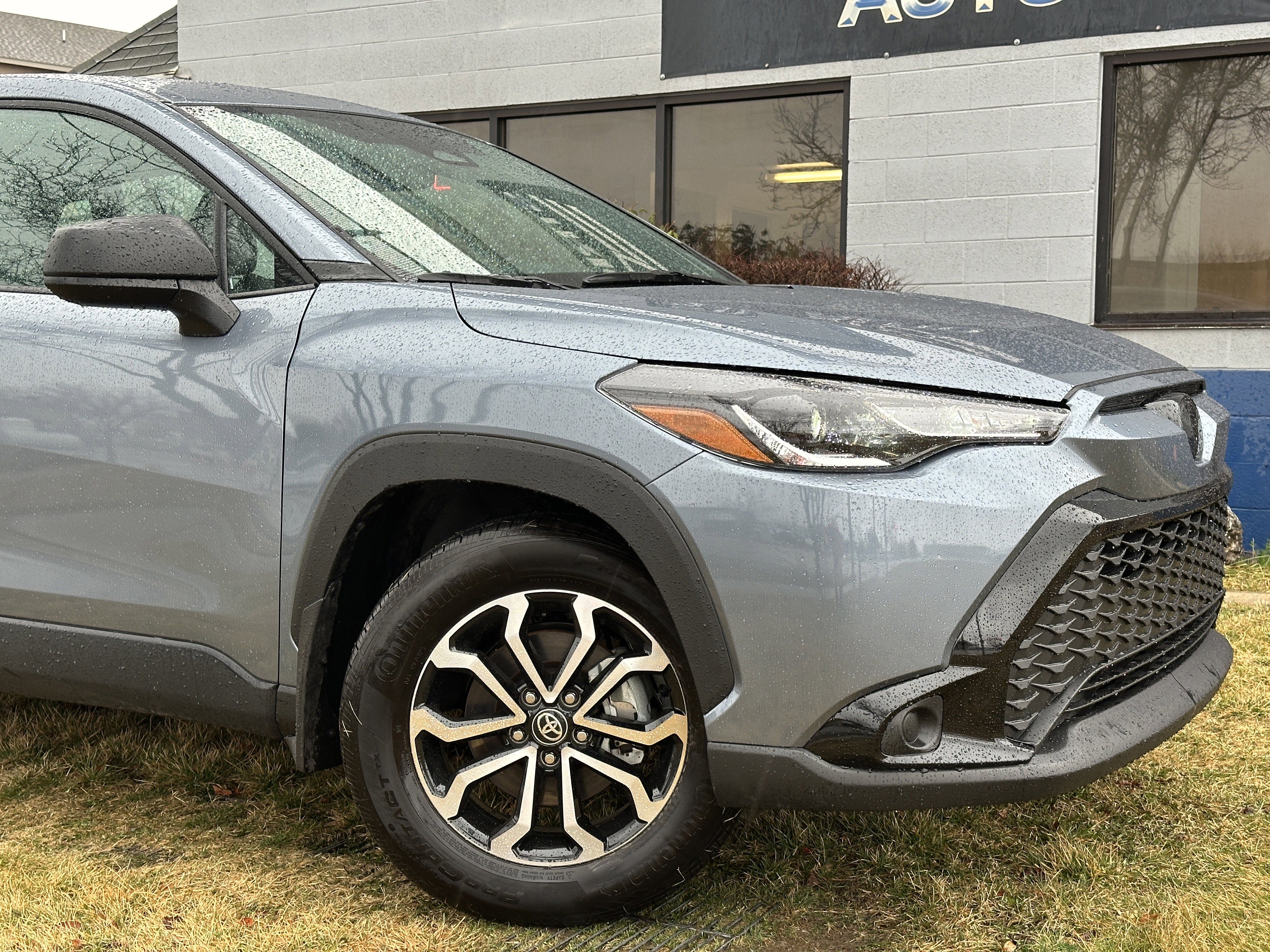 Used 2025 Toyota Corolla Cross AWD Hybrid image 3
