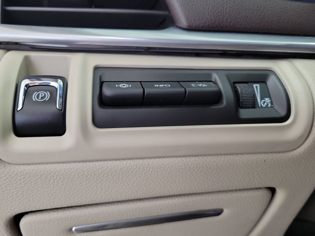 Used 2017 Cadillac XTS Premium Luxury FWD image 32