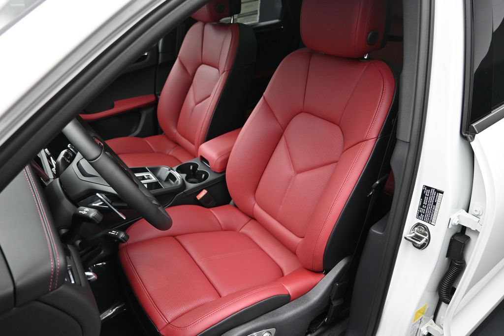 New 2026 Porsche Macan AWD/4WD image 5