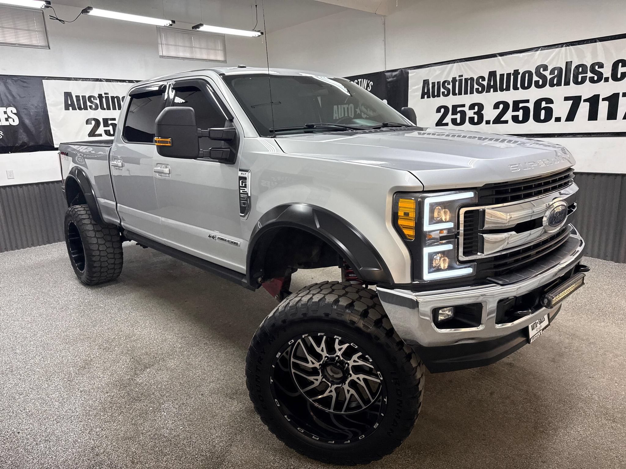 Used 2017 Ford F250 XLT w/ XLT Value Package AWD/4WD image 1