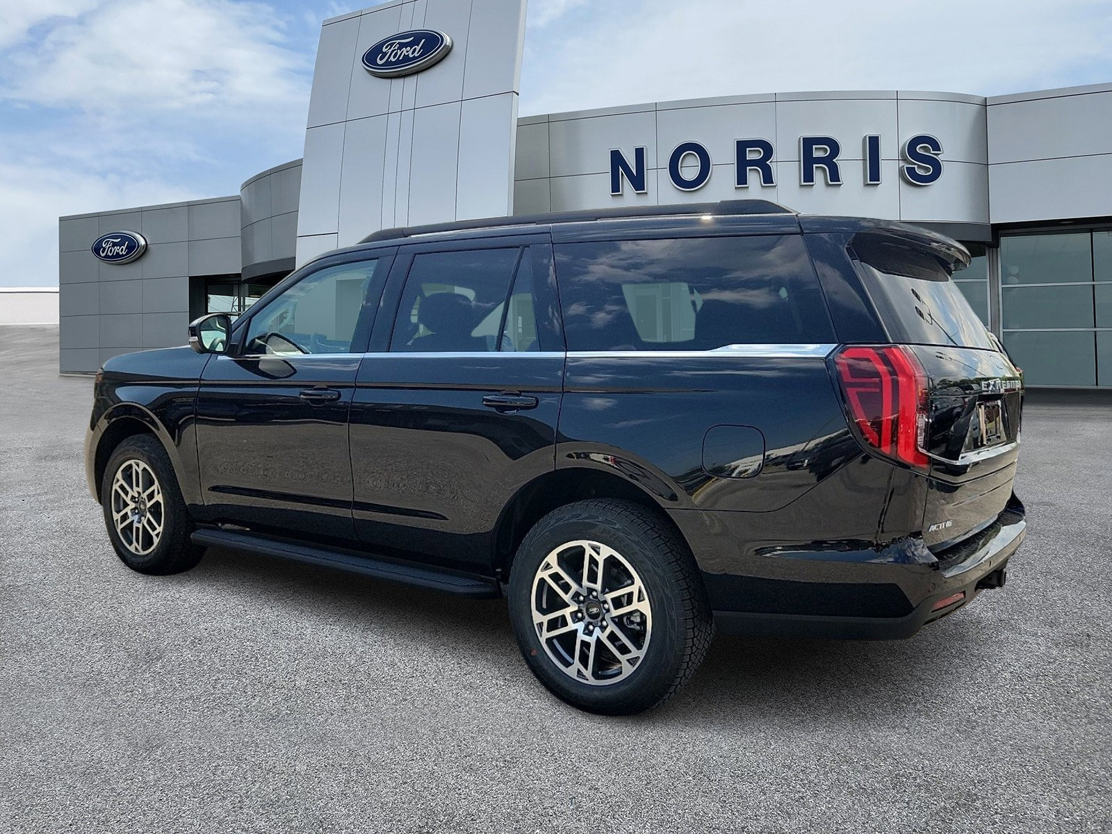 New 2026 Ford Expedition Active AWD/4WD image 3