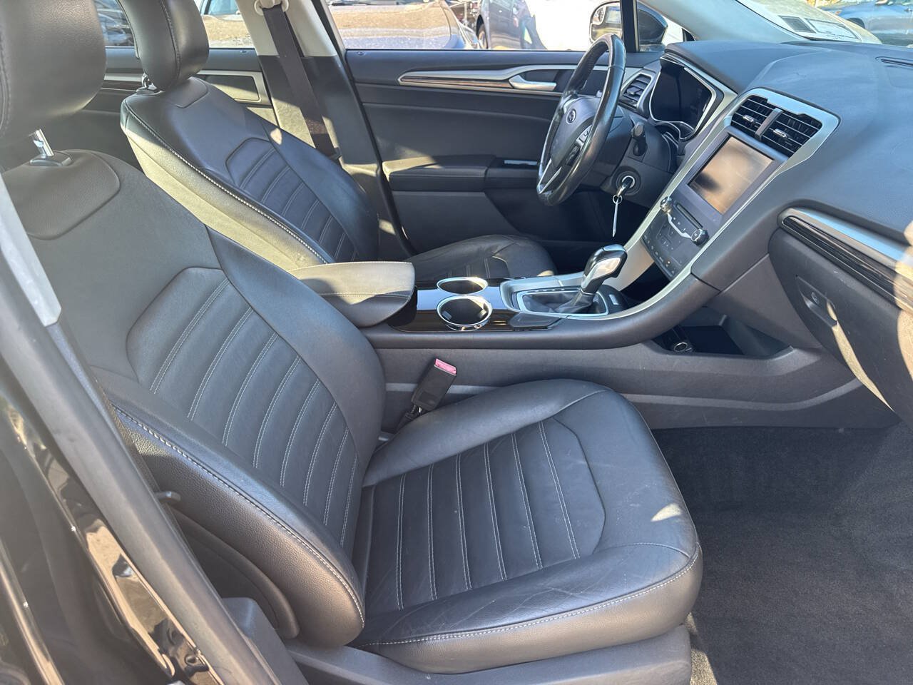 Used 2014 Ford Fusion SE w/ Equipment Group 202A FWD image 19