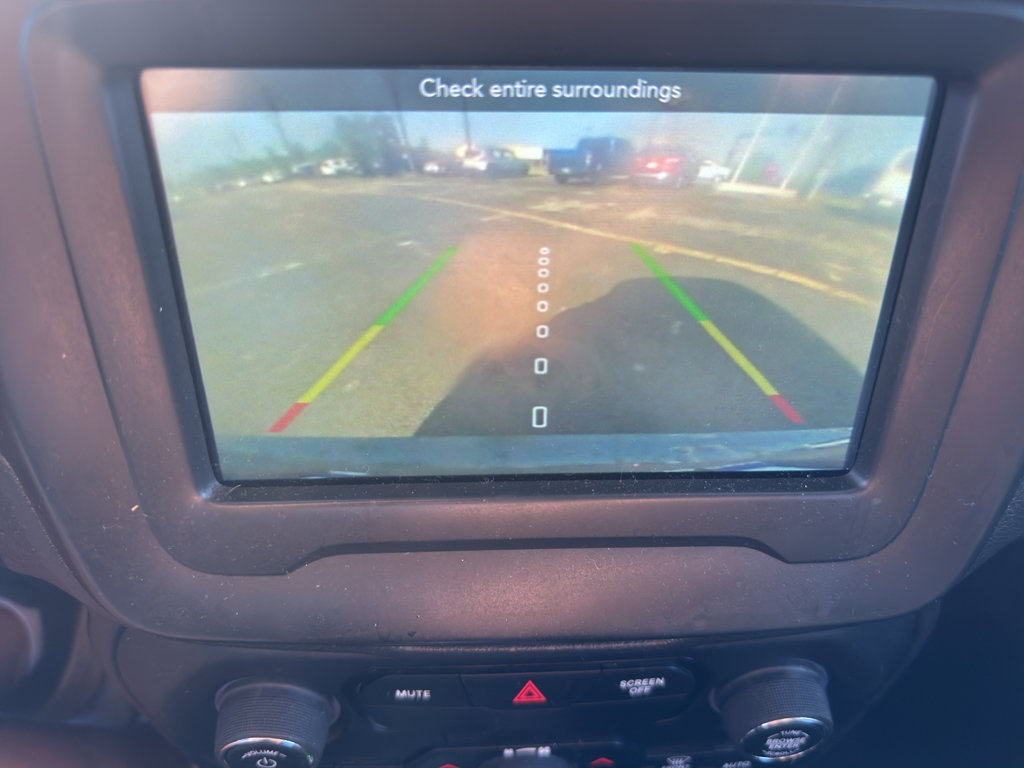 Used 2020 Jeep Renegade Latitude FWD image 25
