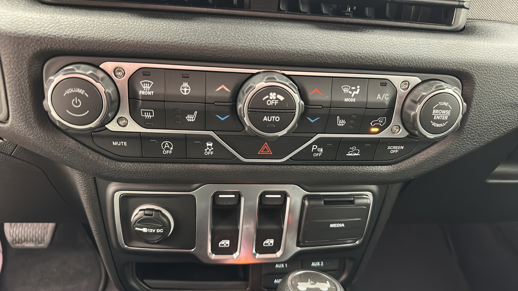 Used 2026 Jeep Wrangler Sport AWD/4WD image 15