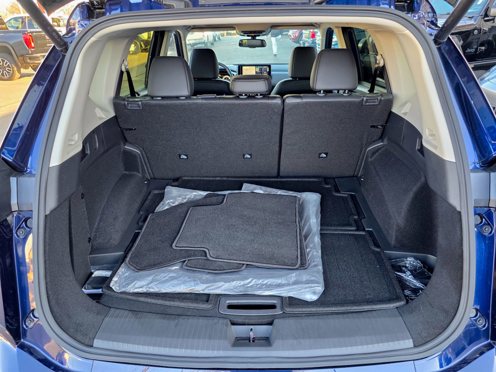 Used 2025 Nissan Rogue Platinum w/ Platinum Premium Package image 25