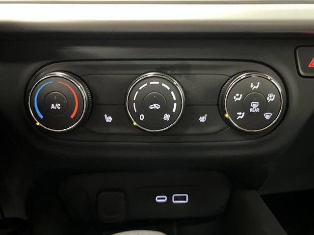 Used 2025 Chevrolet Trax RS w/ Sunroof Package image 19