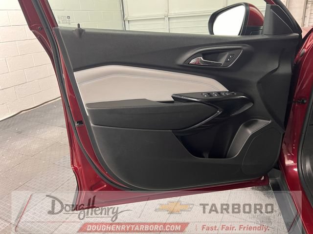 Used 2025 Chevrolet Trax LT FWD image 27