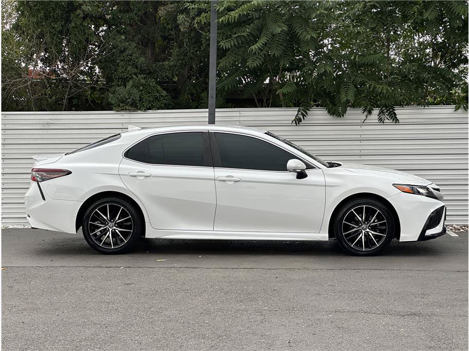 Used 2023 Toyota Camry SE FWD image 9