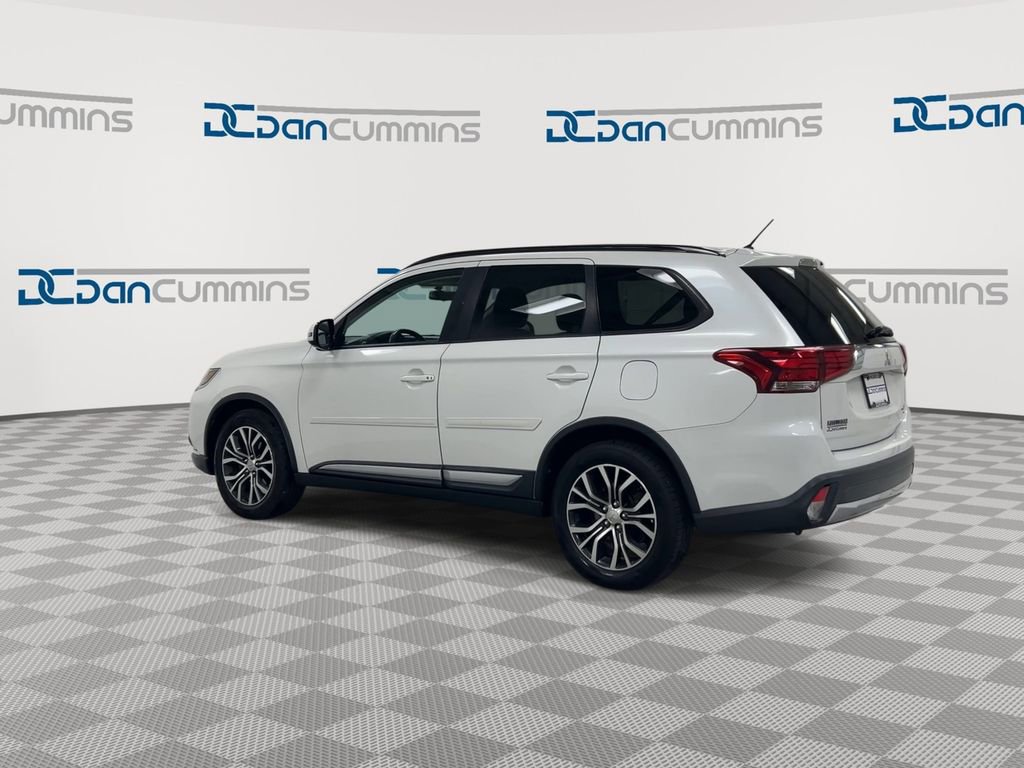 Used 2016 Mitsubishi Outlander SE AWD/4WD image 6