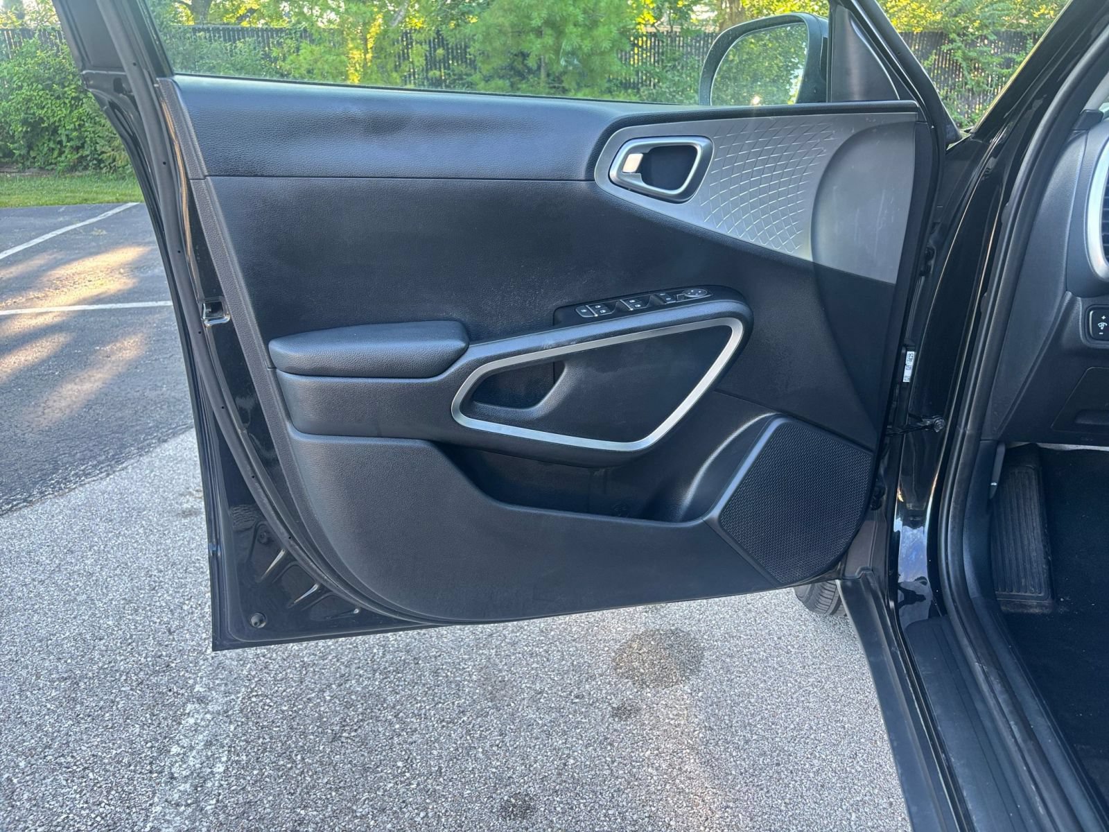 Used 2025 Kia Soul LX w/ LX Technology Package FWD image 18