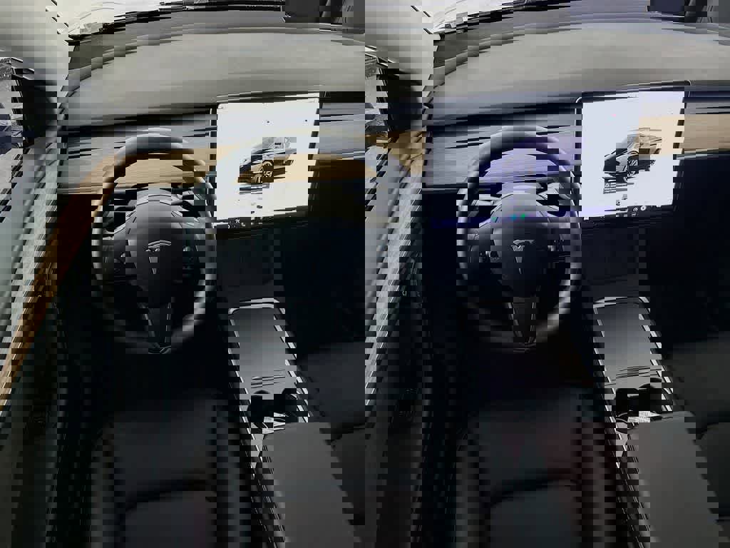 Used 2024 Tesla Model Y Performance image 9