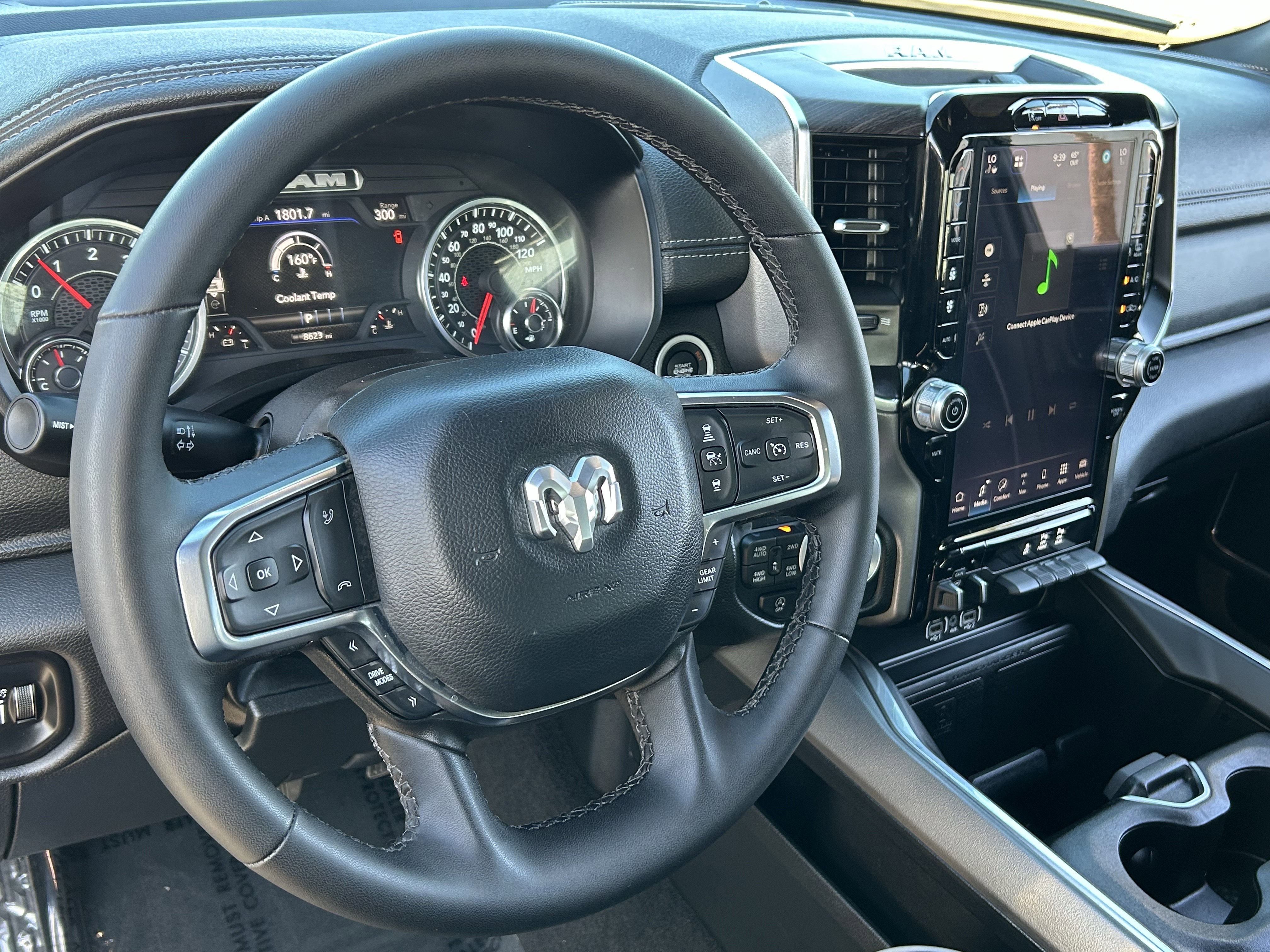 Used 2025 RAM 1500 Laramie AWD/4WD image 22