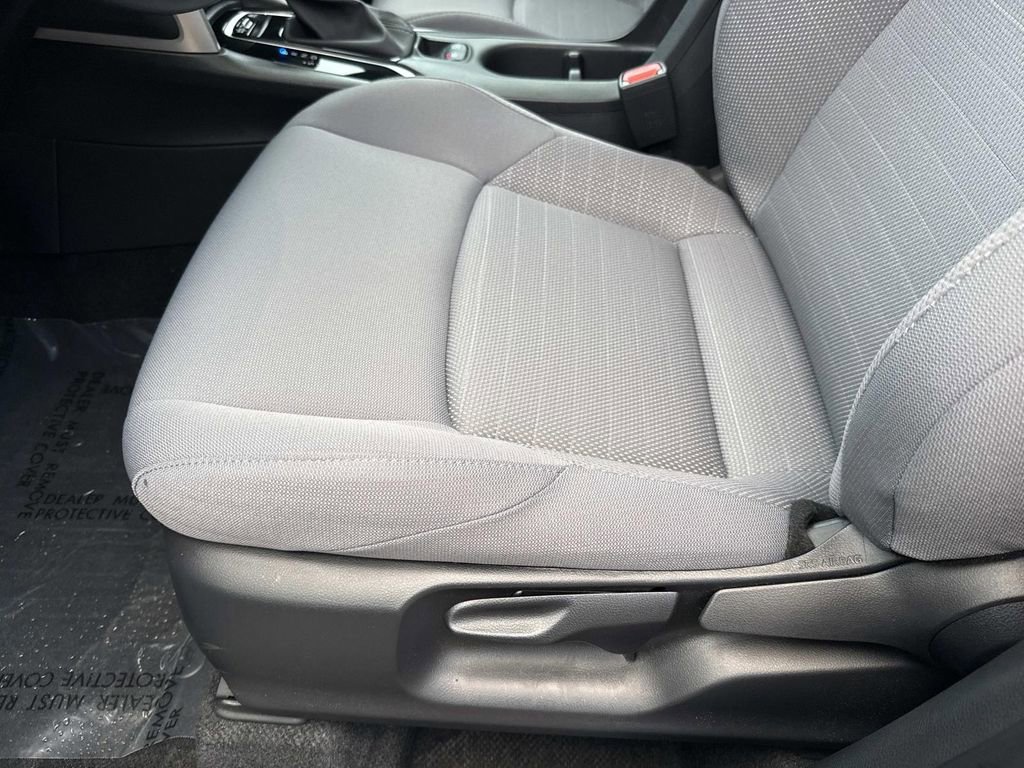 Used 2025 Toyota Corolla Cross AWD Hybrid image 26