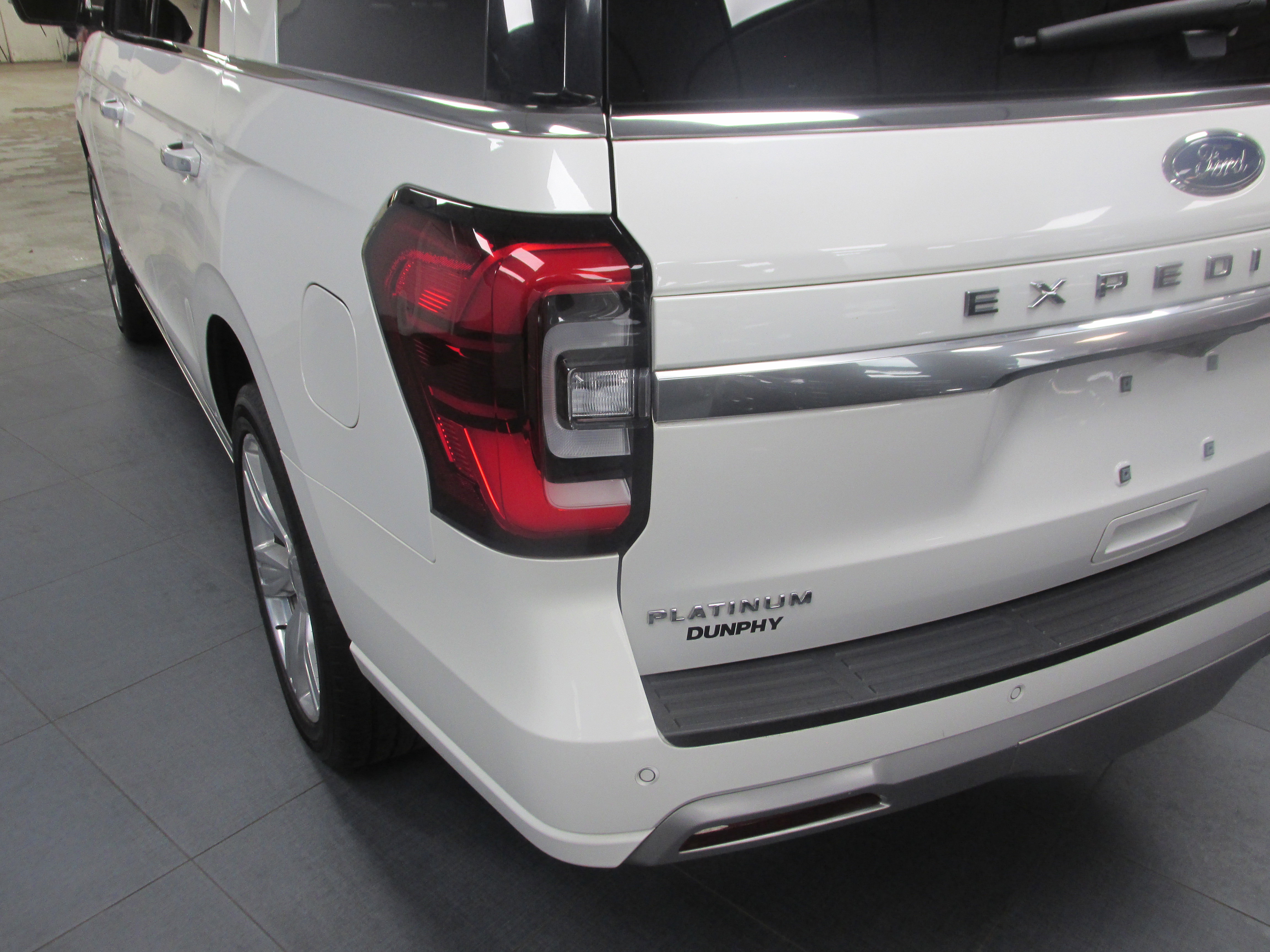 Used 2023 Ford Expedition Platinum image 12