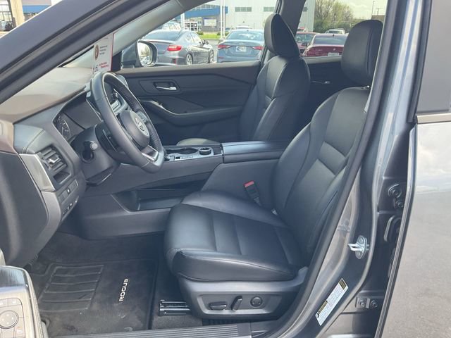 Used 2023 Nissan Rogue SV w/ SV Premium B Package image 11