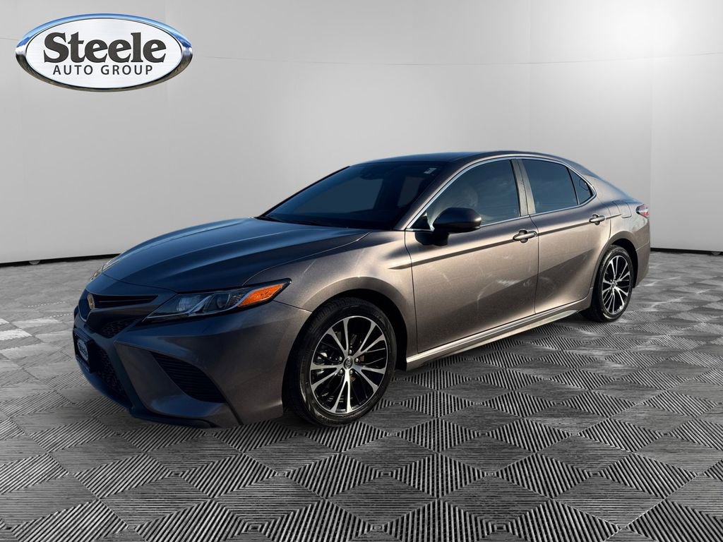 Used 2020 Toyota Camry SE image 1