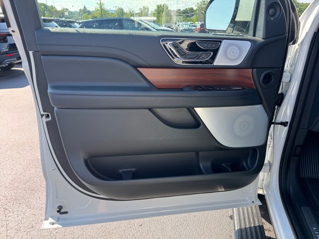 Used 2024 Lincoln Navigator L Reserve AWD/4WD image 23