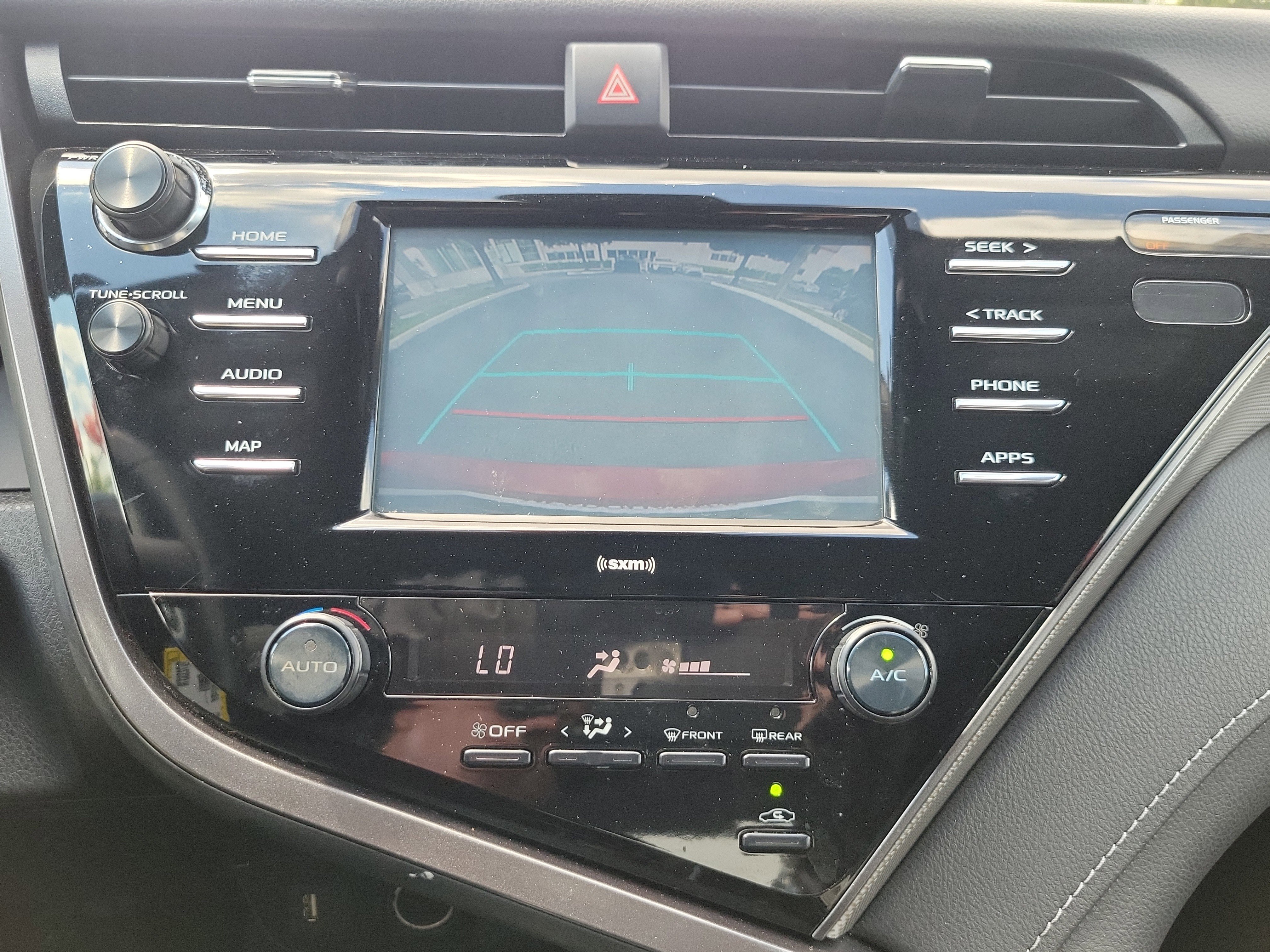 Used 2020 Toyota Camry SE FWD image 27