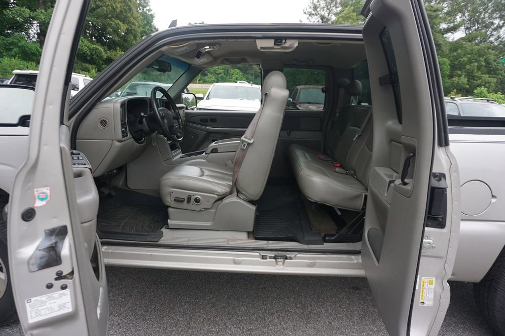 Used 2006 Chevrolet Silverado 1500 LT w/ Onstar Plus Package RWD image 12