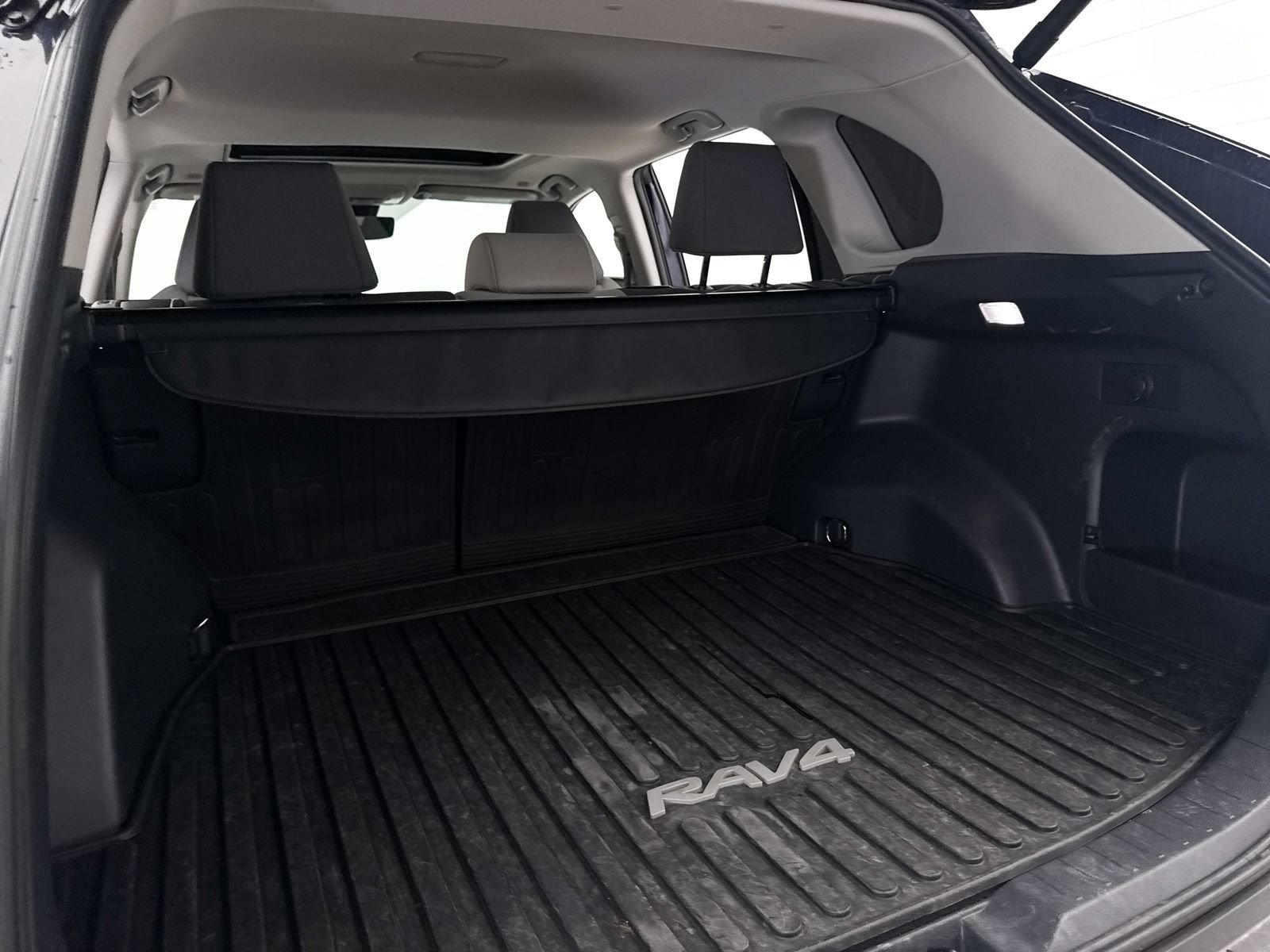 Used 2024 Toyota RAV4 XLE w/ Convenience Package FWD image 29