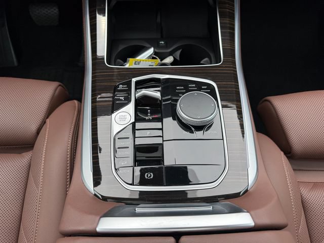 Used 2025 BMW X5 xDrive40i w/ Parking Assistance Package AWD/4WD image 17