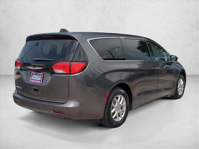 Used 2023 Chrysler Voyager LX FWD image 5