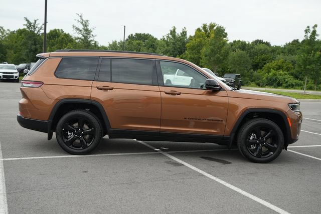 New 2026 Jeep Grand Cherokee L Limited w/ Limited Altitude Package AWD/4WD image 8