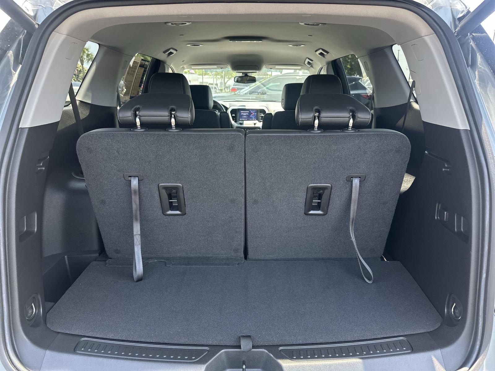 Used 2023 GMC Acadia SLT w/ LPO, Floor Liner Package FWD image 33