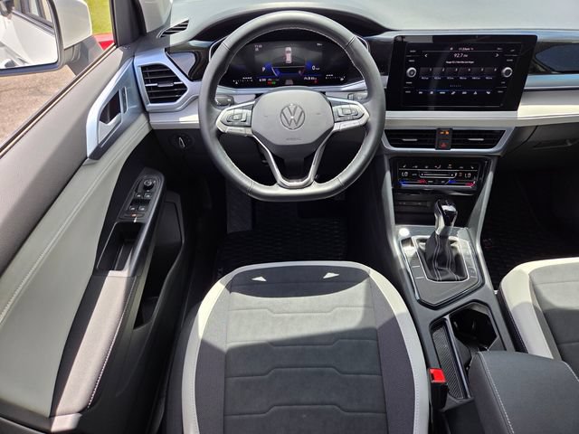 Certified 2025 Volkswagen Taos SE FWD image 13
