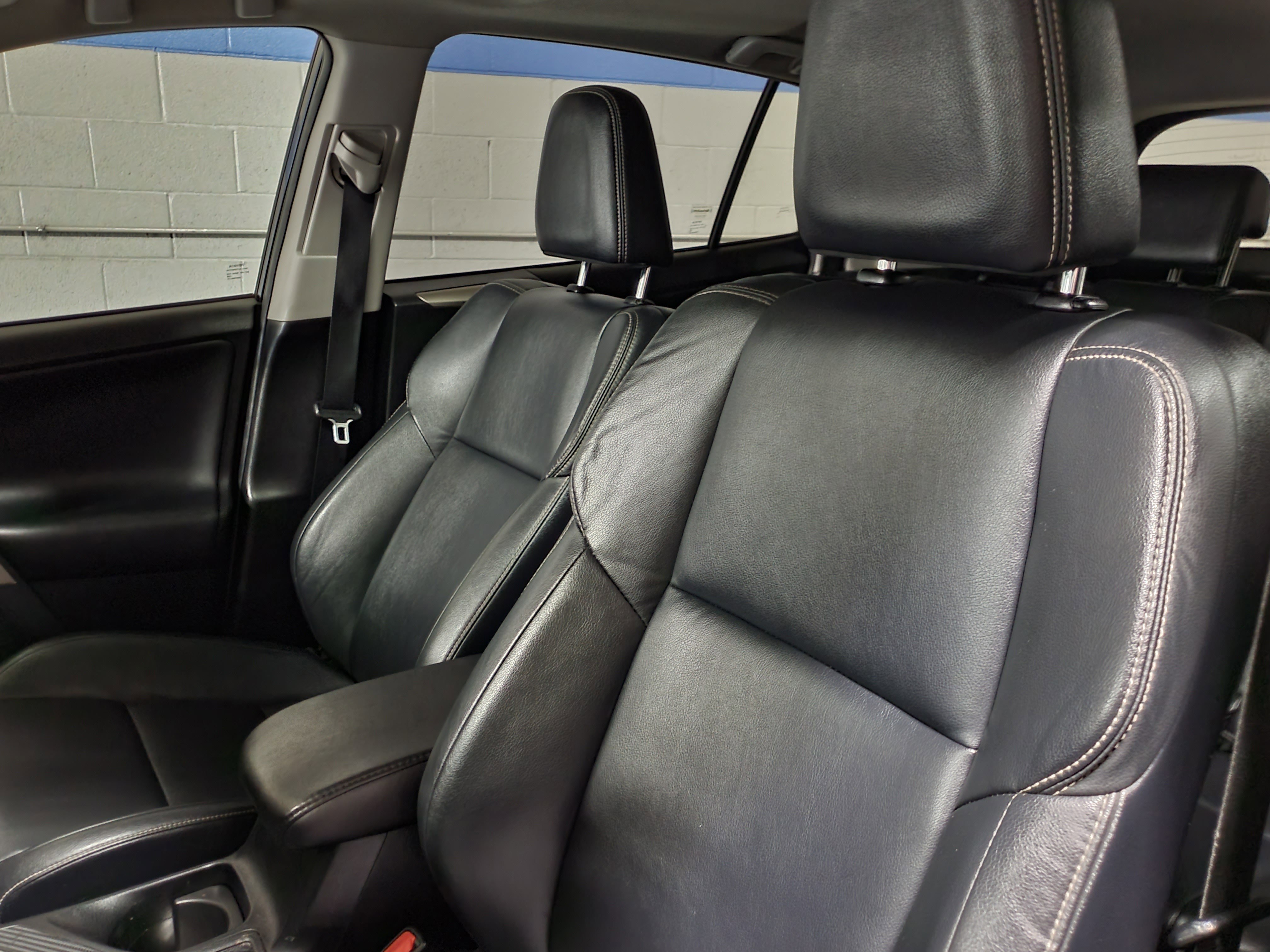 Used 2015 Toyota RAV4 Limited w/ Technology Package AWD/4WD image 16