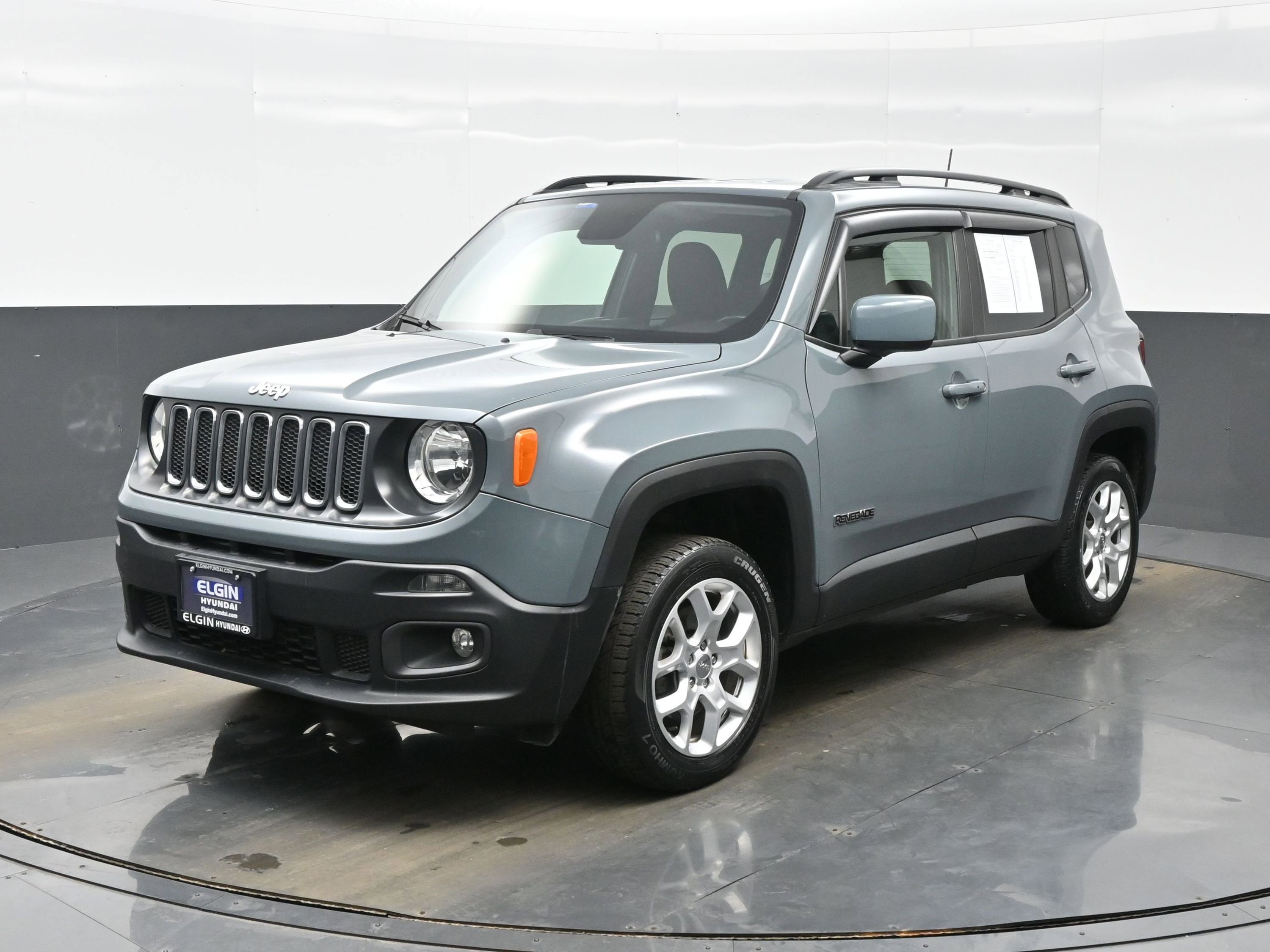Used 2018 Jeep Renegade Latitude w/ Cold Weather Group image 2