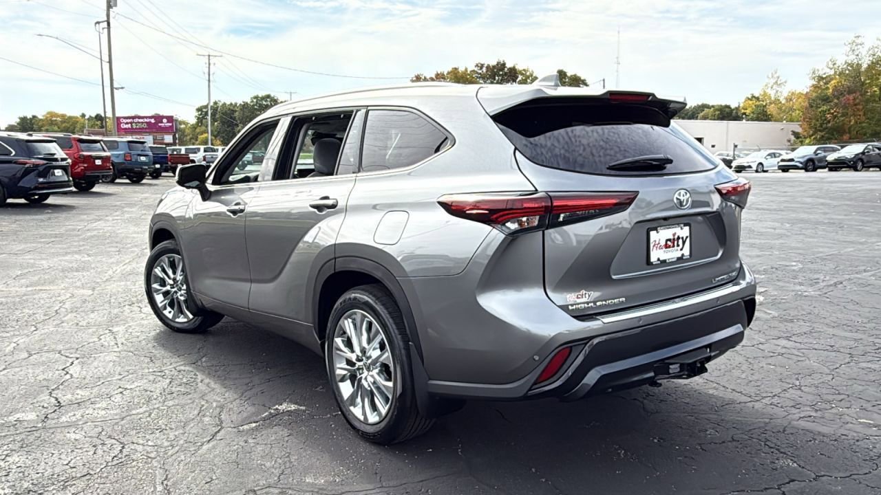 New 2026 Toyota Highlander Limited image 5