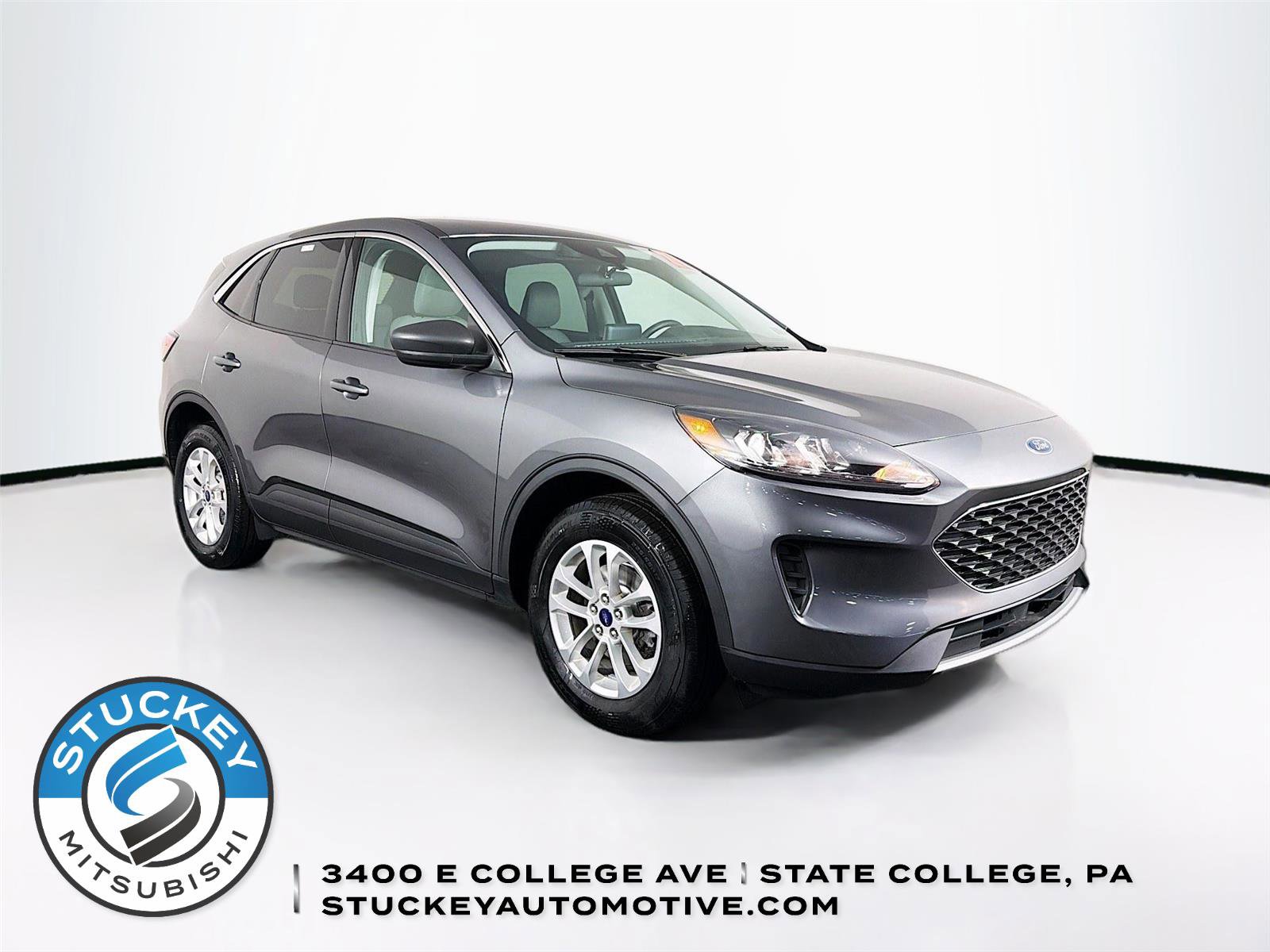 Used 2022 Ford Escape SE w/ Cold Weather Package image 1