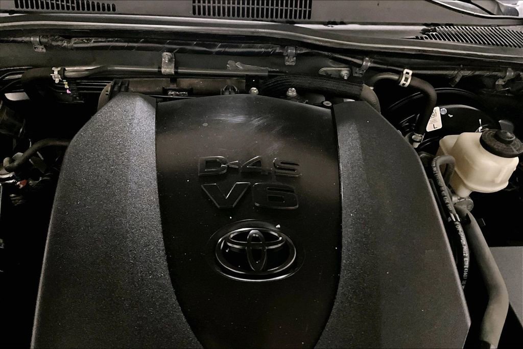 Used 2021 Toyota Tacoma SR5 w/ Technology Package image 31