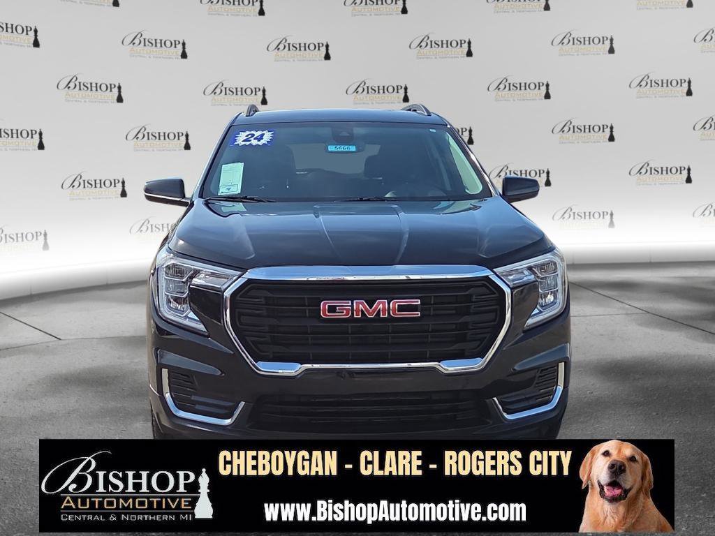 Used 2024 GMC Terrain SLE w/ Driver Convenience Package image 23