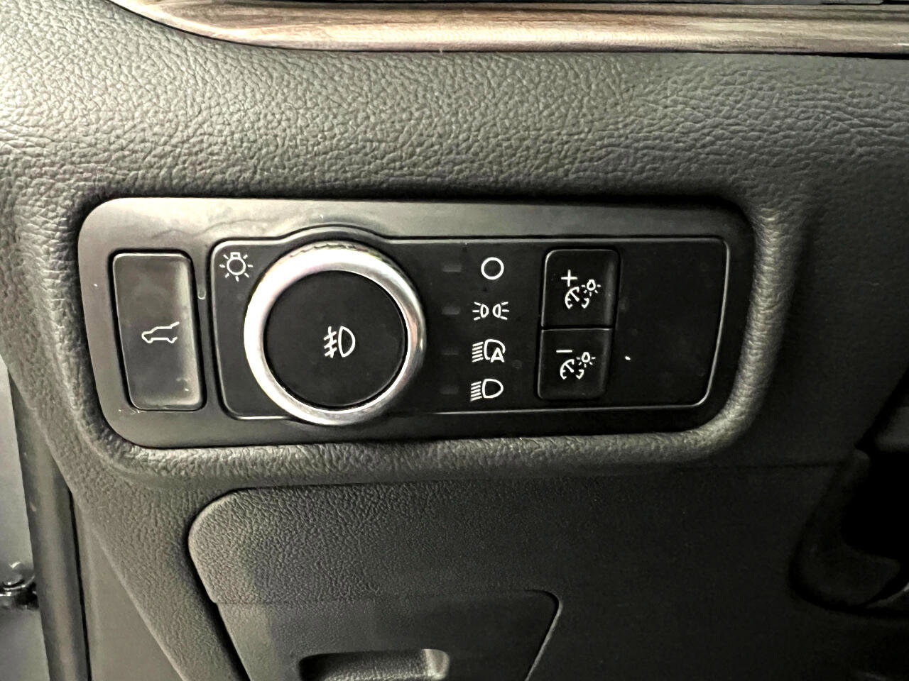 Used 2024 Ford Explorer Limited image 28